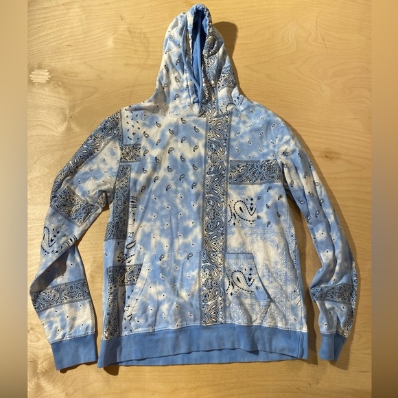 Rue21 Tops - Rue21 Light Blue Paisley Hoodie Medium (OO)